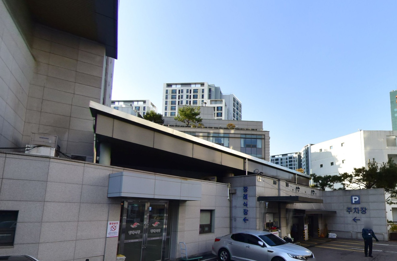 한림대강남성심병원장례식장 출입구와 주차 안내 한림대강남성심병원장례식장 출입구 모습