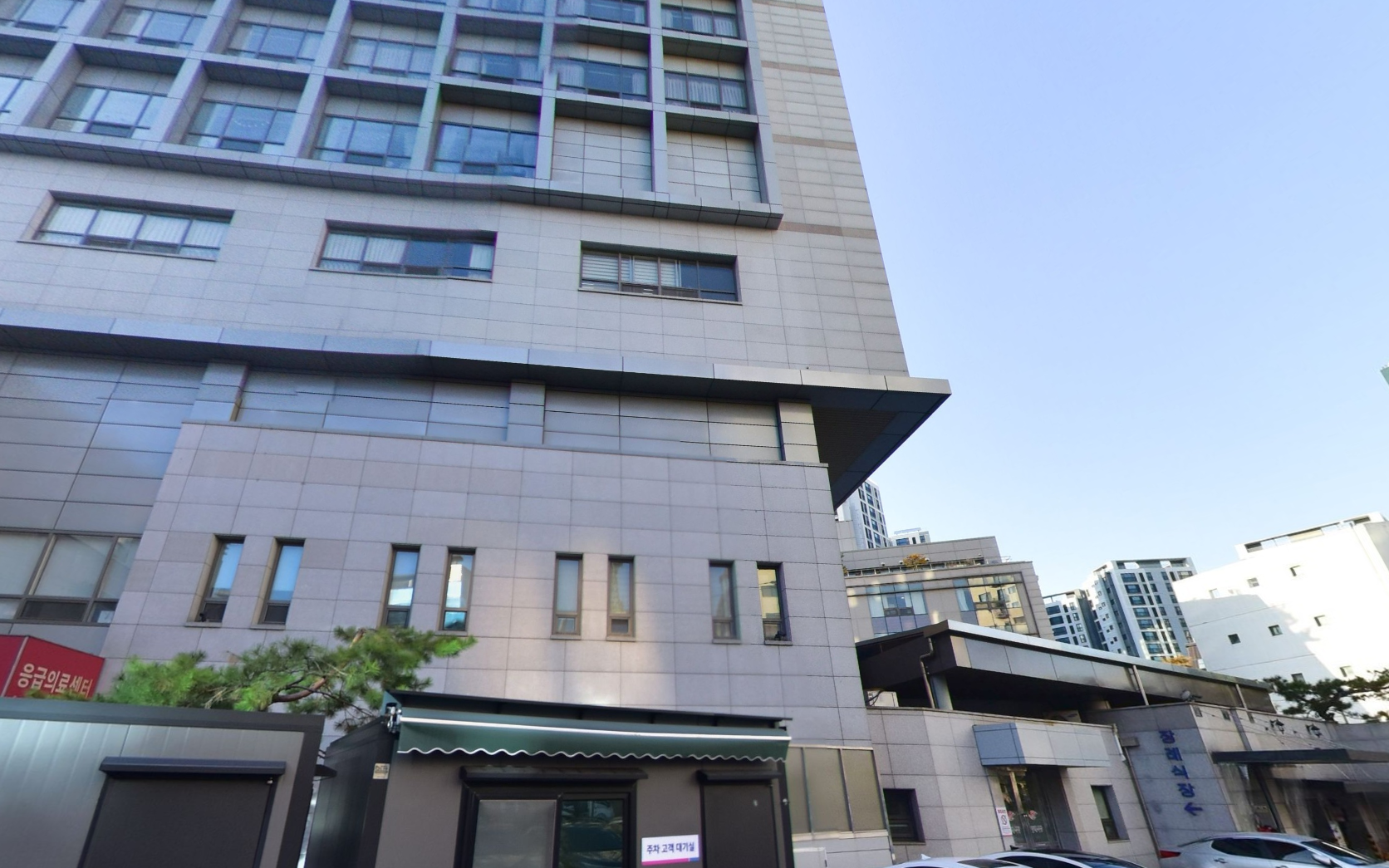한림대강남성심병원장례식장 병원 건물과 응급의료센터 한림대강남성심병원장례식장 병원 건물 방향
