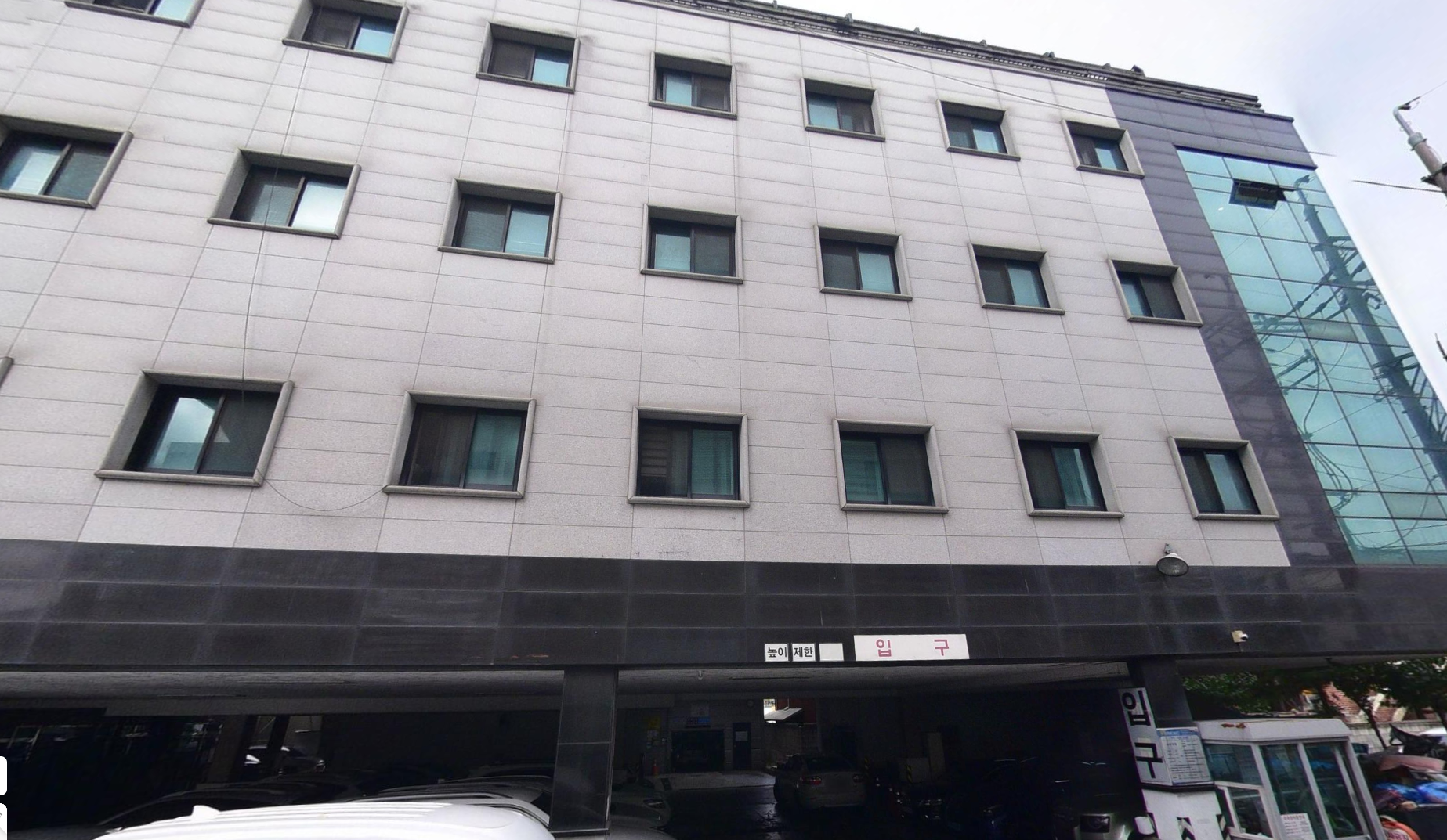 동두천중앙성모장례식장 주차 진입구 동두천중앙성모장례식장 주차장 입구 전경