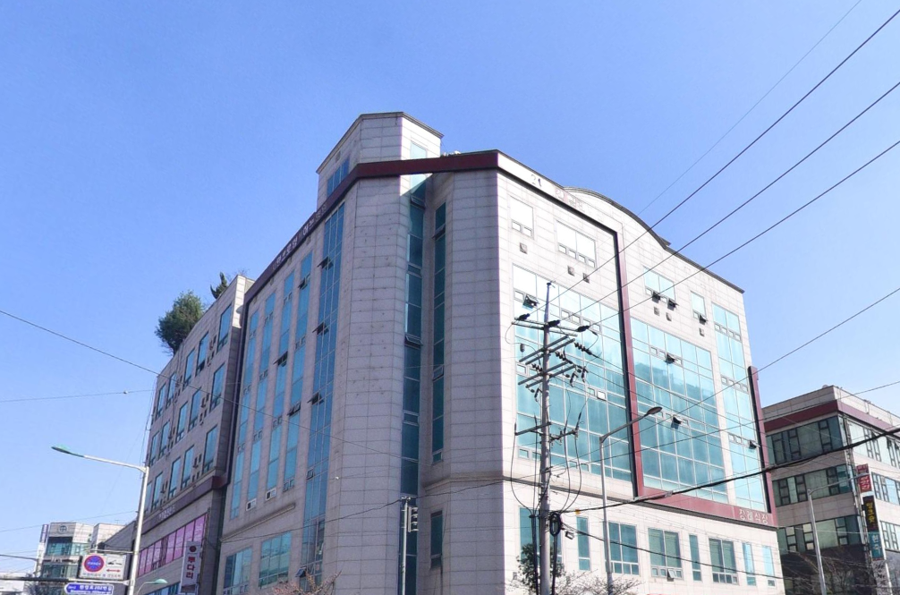 온누리장례식장 건물 코너 전경 온누리장례식장 대형 건물 코너 외관