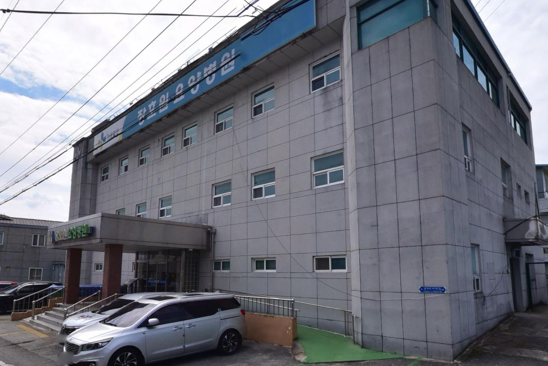 장호원장례식장 요양병원 건물 전경 장호원요양병원 건물과 출입구