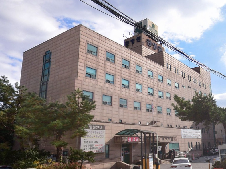 원병원장례식장 측면과 진입 현관 원병원장례식장 병원 출입구 캐노피