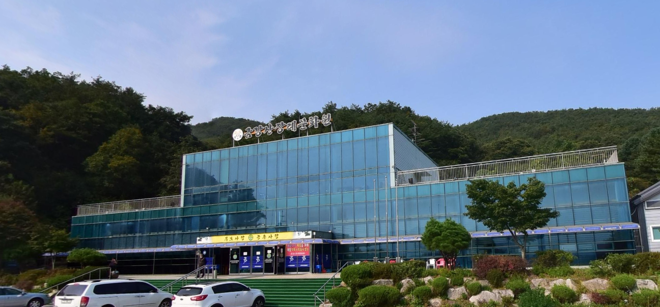 금강산장례문화원 측면 건물 모습 금강산장례문화원 맑은 날 측면 전경