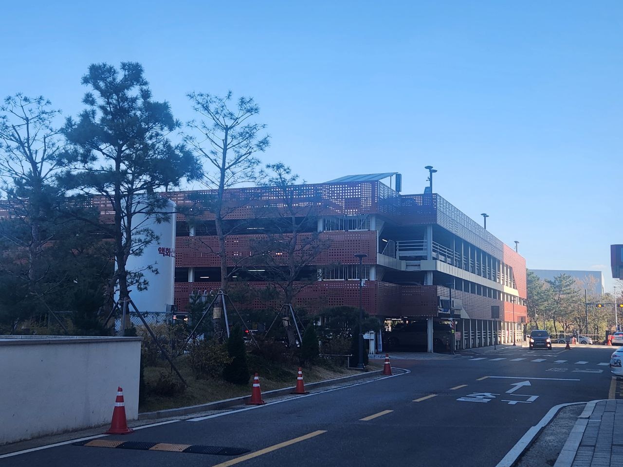 도로에서 본 시화병원장례식장 외관 전경