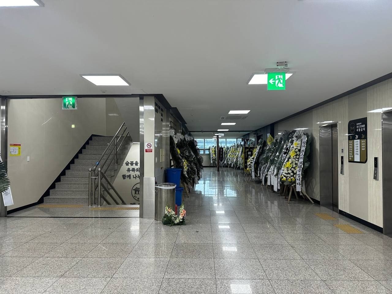 계양청기와장례식장 엘리베이터와 복도 계양청기와장례식장 엘리베이터와 내부 복도