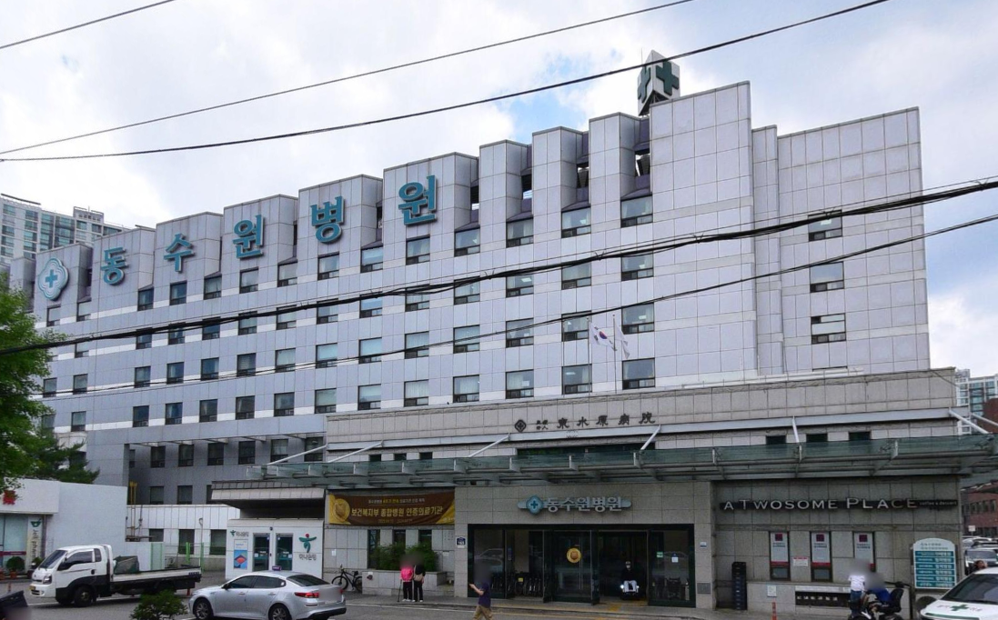 동수원병원장례식장 병원 본관 정면 전경 동수원병원 회색 건물 정면 출입구