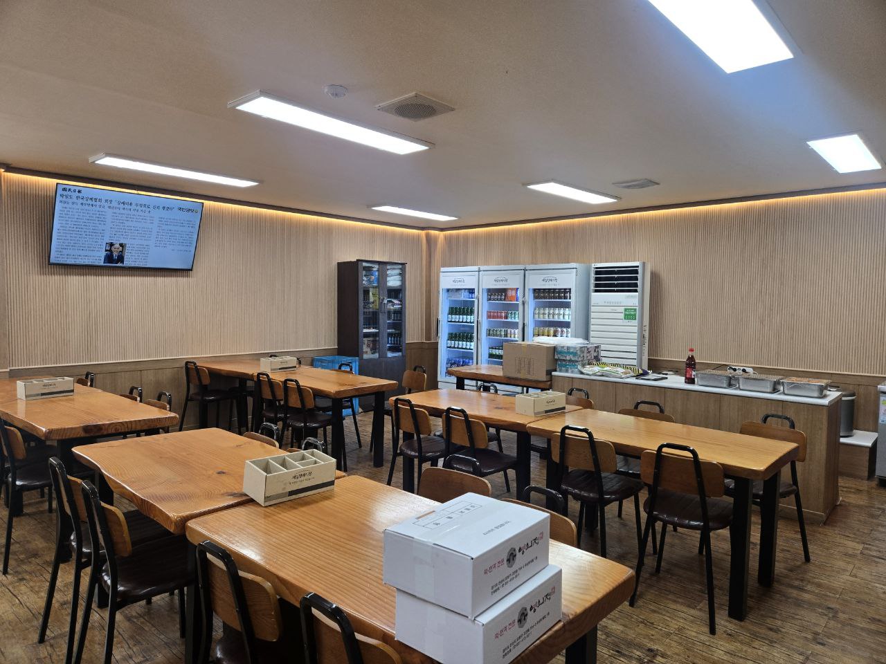 안산제일장례식장 식당 내부와 음료 냉장고 시설 안산제일장례식장 식당 내부와 음료 보관 냉장고