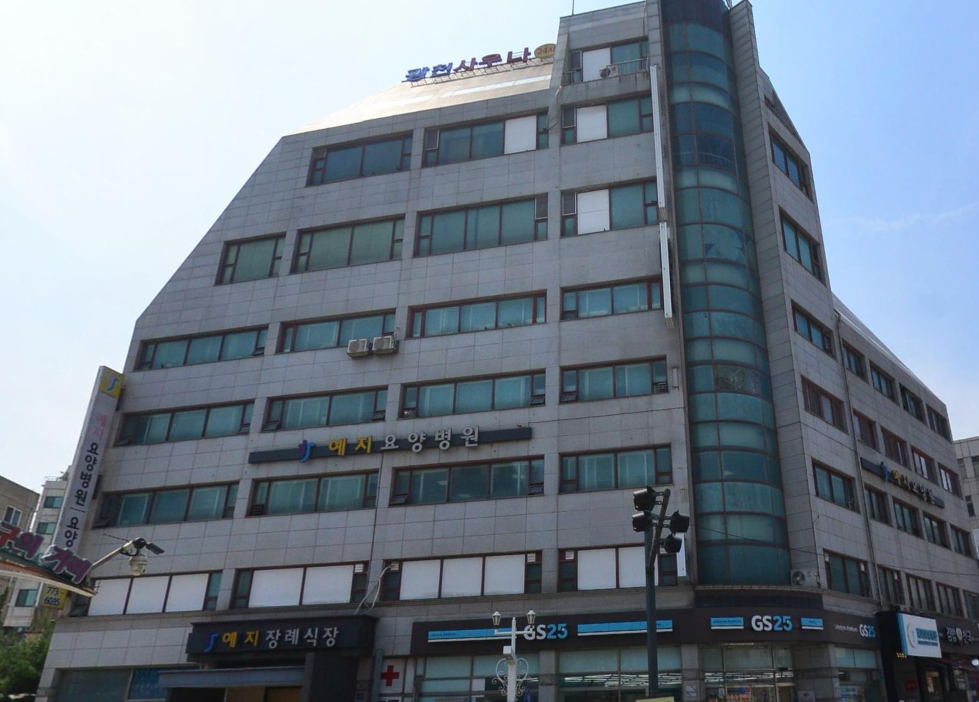 예지장례식장 도로변 건물 전경 예지장례식장 측면 전경
