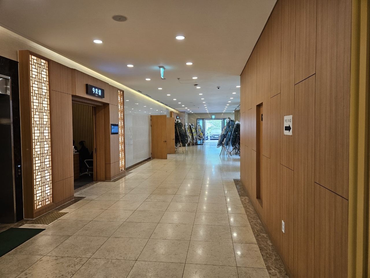쉴낙원경기장례식장 내부 통로 쉴낙원경기장례식장 내부 통로 모습