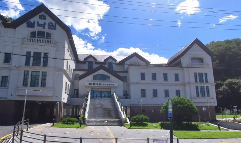 쉴낙원경기장례식장 측면 외관 사진 쉴낙원경기장례식장 측면 외관