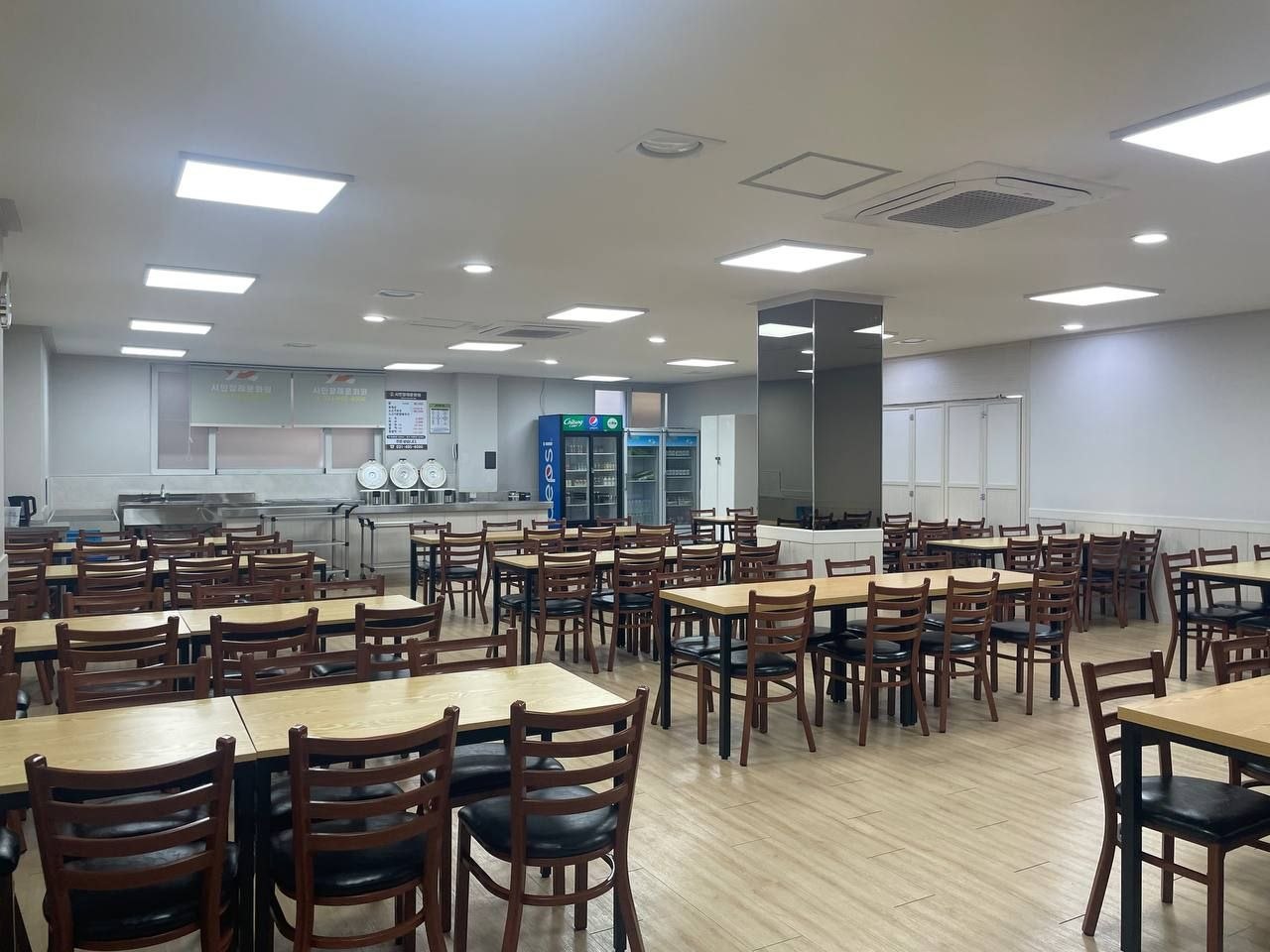안산시민장례문화원 식당 홀 좌석 배치 전경 식당 내부 좌석 전경