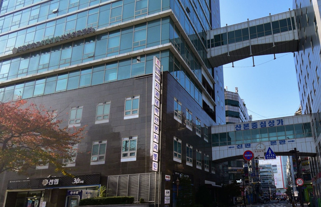 산본장례식장 측면 전경 산본장례식장 건물 측면 간판