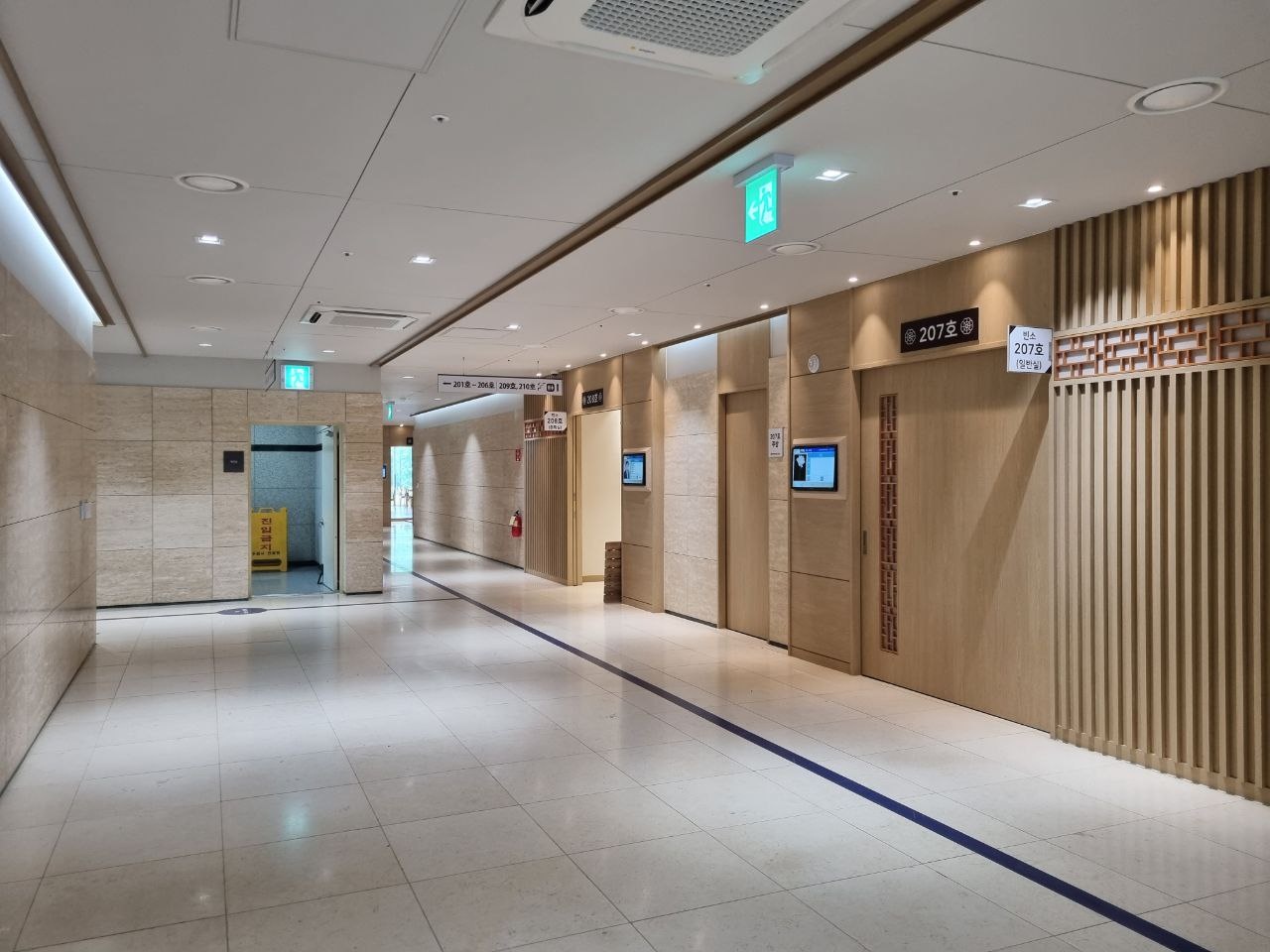 아주대학교병원장례식장 207호 빈소 복도 안내 아주대학교병원장례식장 빈소 복도 모습